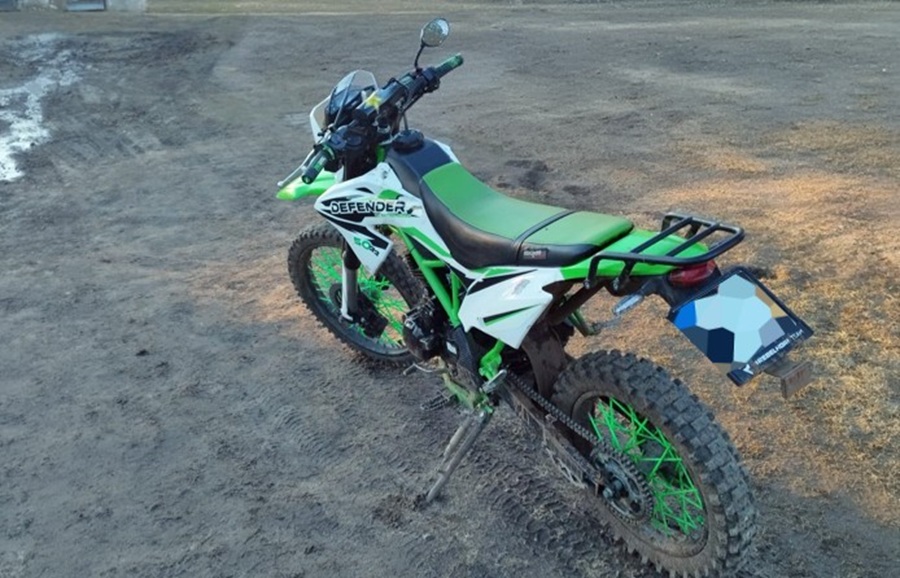 Nastolatek uciekał motocyklem przed policją. Zatrzymali go w miejscu zamieszkania